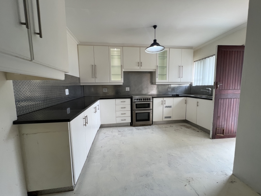 2 Bedroom Property for Sale in Wavecrest Eastern Cape